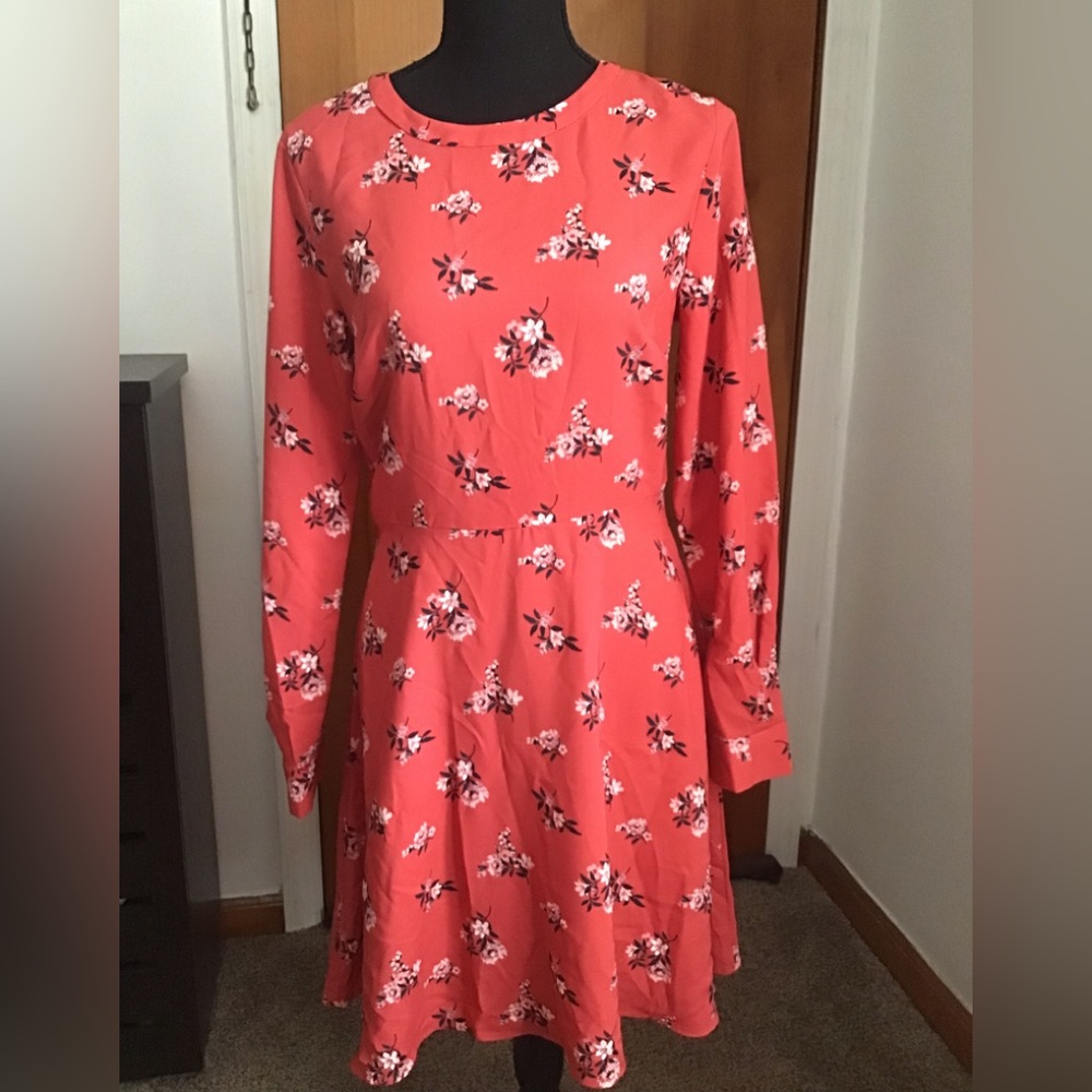 Feminine floral spring dress 👗